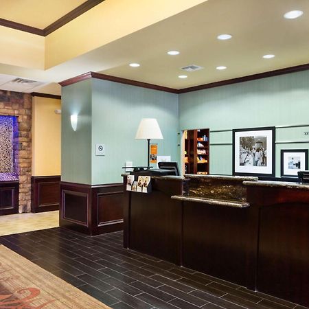 Hampton Inn & Suites Mission Exterior foto