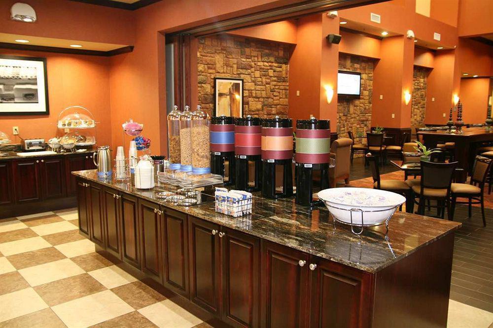 Hampton Inn & Suites Mission Restaurant foto