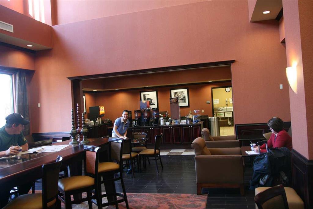 Hampton Inn & Suites Mission Restaurant foto
