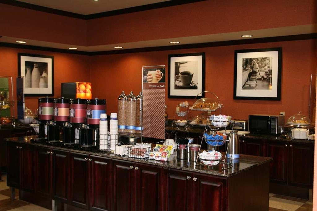 Hampton Inn & Suites Mission Restaurant foto