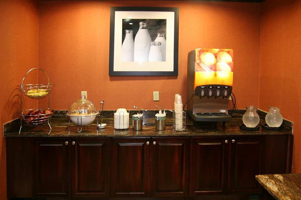 Hampton Inn & Suites Mission Restaurant foto